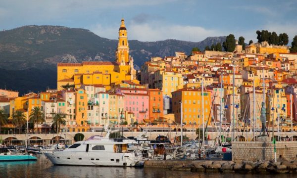 visit-menton-cote-dazur-south-of-france-view-of-colourful-harbour-houses-mountain-backdrop-canmandawe