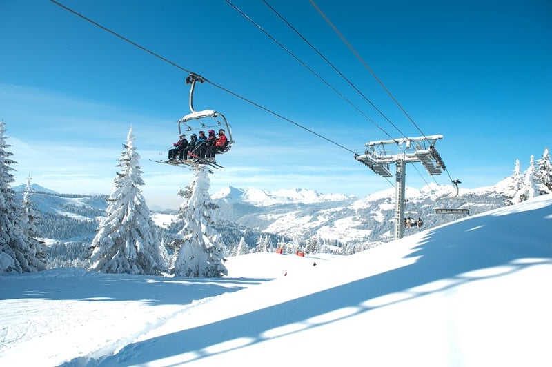 group-of-skiers-on-a-ski-lift-in-les-gets-in-france