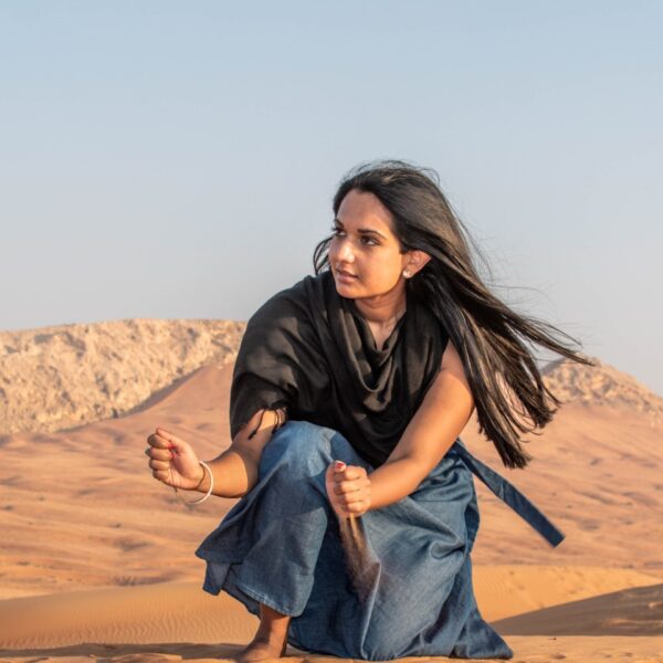 beautiful-girl-in-the-desert-oman