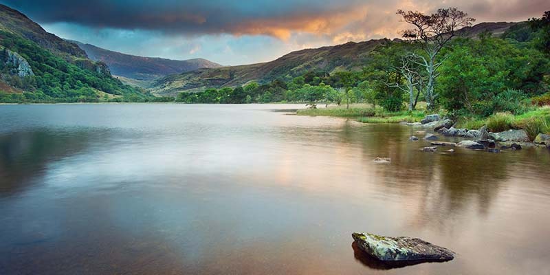 lyn-gwewant-lake-snowdonia-wales