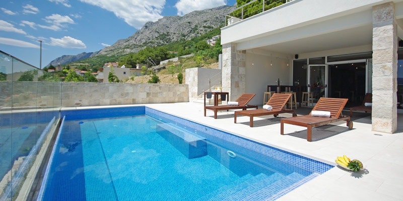 JoLaRa-villa-outdoors-pool