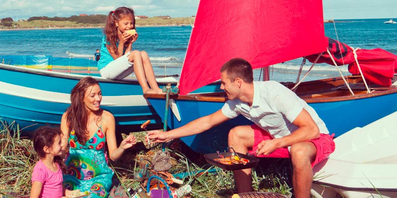 family-have-a-picnic-after-sailing-uk