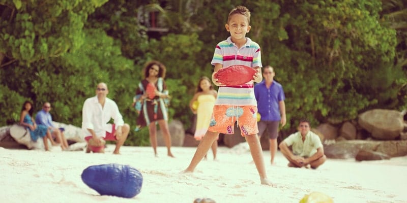 kids-club-kids-play-on-beach-four-seasons-seychelles