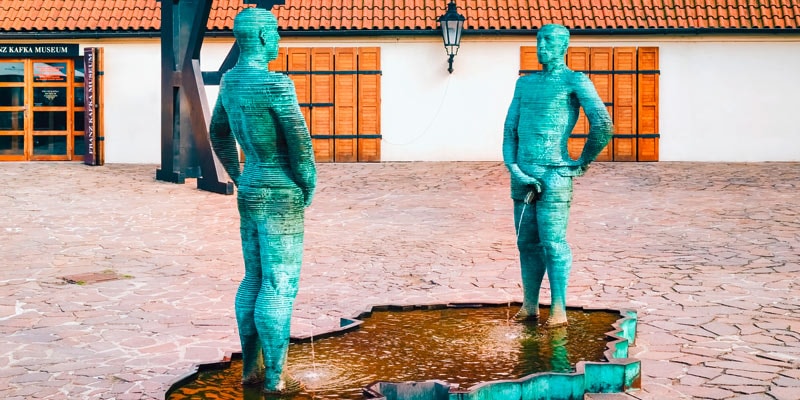 peeing-statues-prague