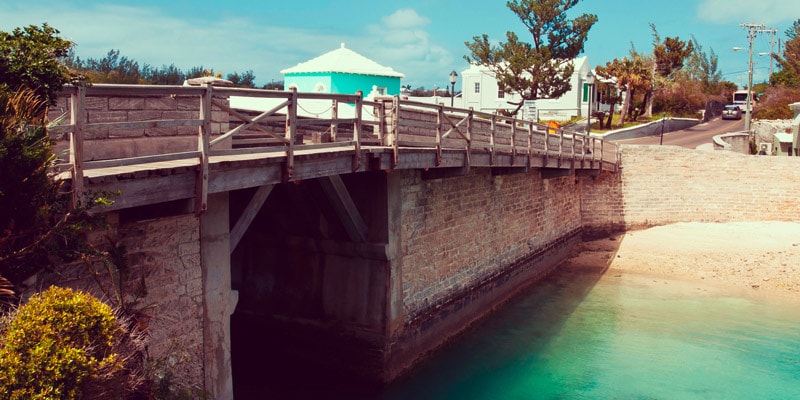 world's-smallest-drawbridge-Bermuda