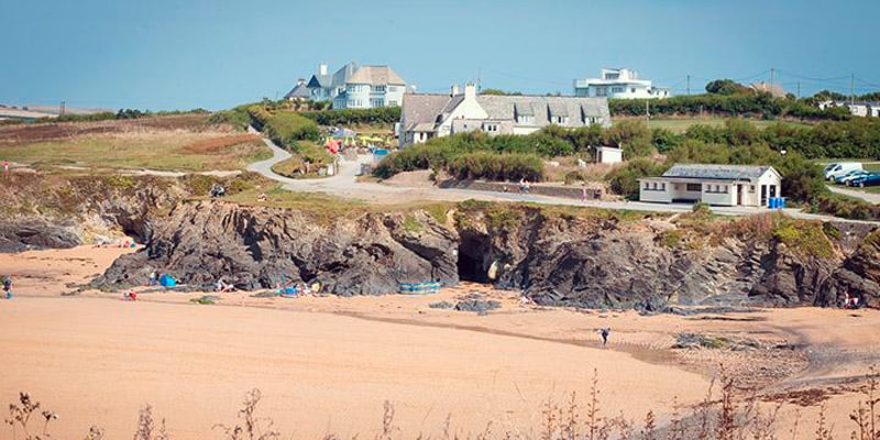 Treyarnon_beach_YHA