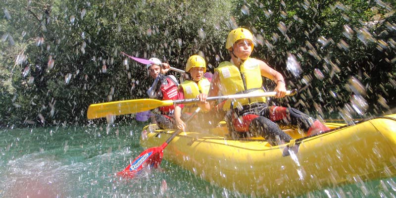 croatia_brela-split_splashes-white-water-rafting