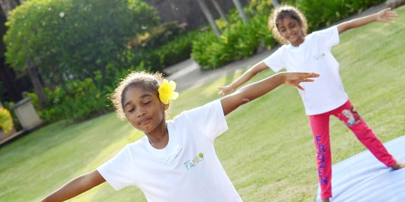 kids-yoga-at-turtle-bay-mauritius