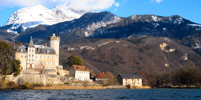 annecy-castle-on-lake-annecy-close-to-cute-family-ski-resorts-in-france-2022