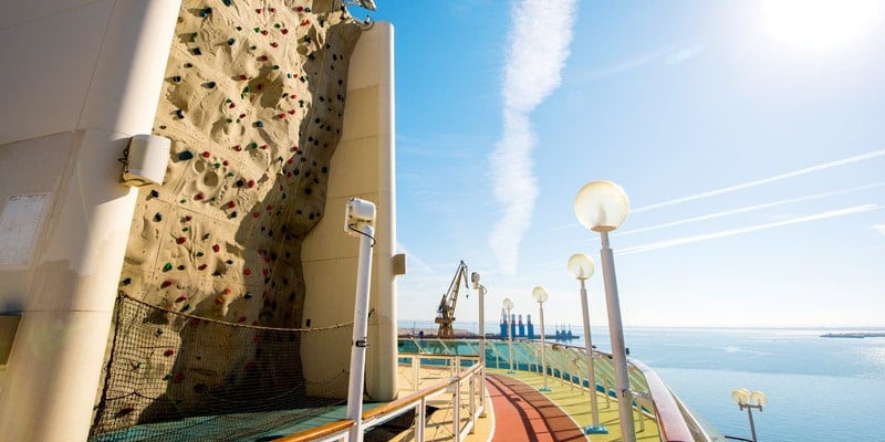 climbing-wall-discovery-thomson-cruise