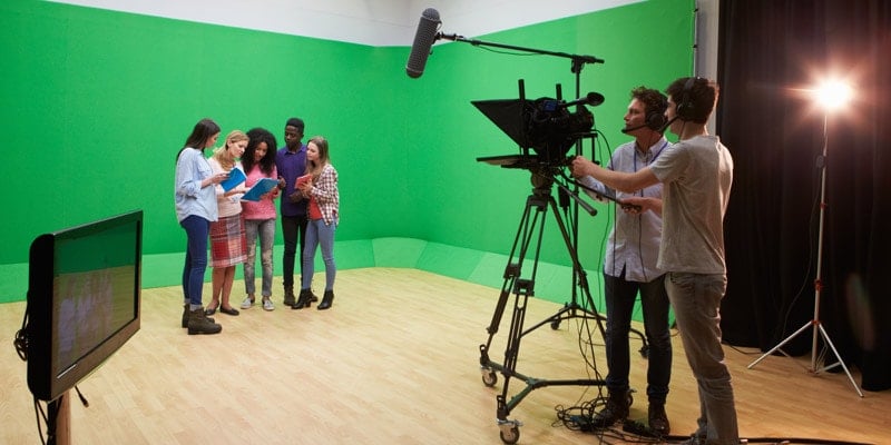 people-in-front-of-green-screen