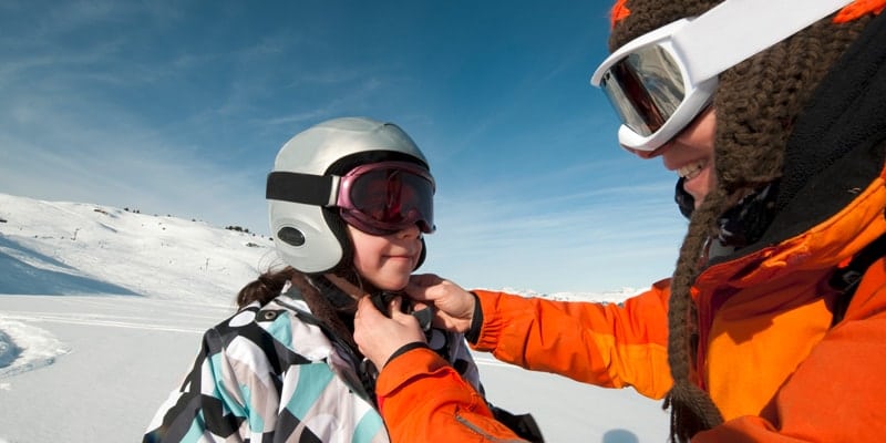 helmet-family-ski-holiday