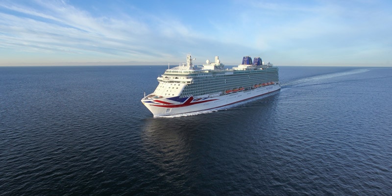 po-britannia-cruise-ship-in-sea