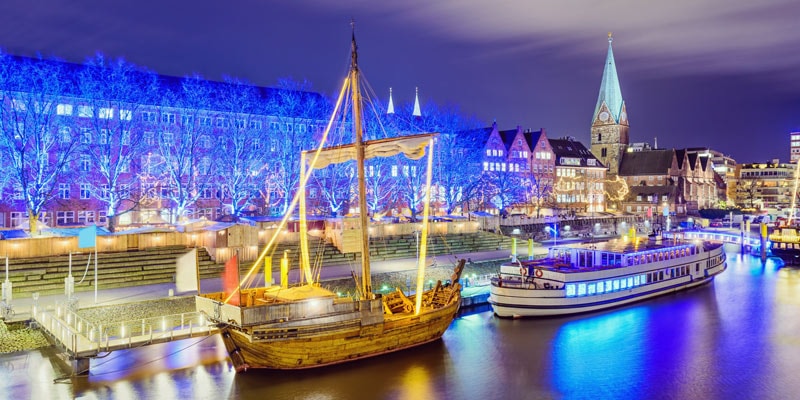 illuminated-river-boats-on-river-at-bremen-germany-at-christmas-in-winter