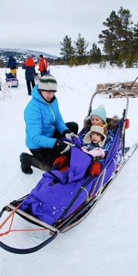 jane-and-family-on-sleds-in-geilo-norway