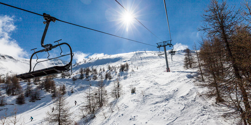 serre-chevalier-ski-lifts-in-the-snow