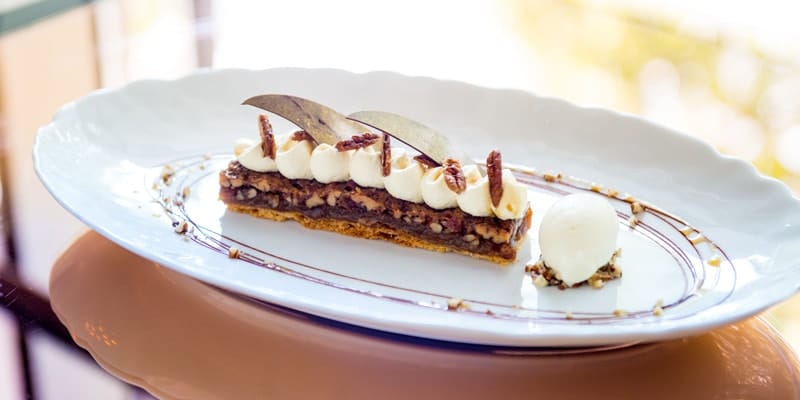 45-park-lane-cut-at-45-park-lane-thanksgiving-pecan-pie-with-10-year-chocolate-sauce-and-maple-ice-cream-highres