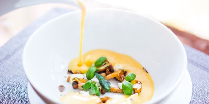 cut-at-45-park-lane_thanksgiving-roasted-butternut-squash-soup-with-chanterelle-mushrooms-highres