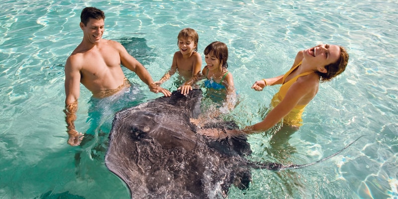 family with stringray in Laamu