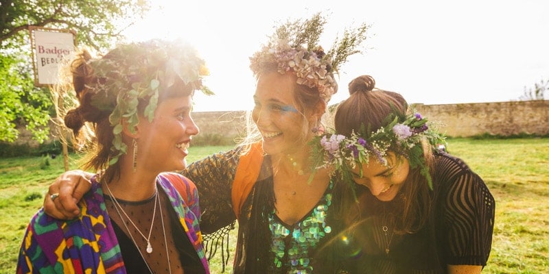 girls-in-headdresses-at-wilderness-festival