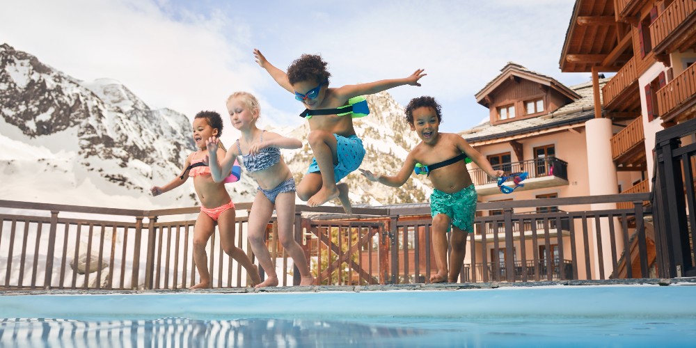 children-heated-outdoor-pool-pierre-et-vacances-residence-les-arcs-credit-imagera