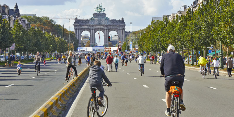 family-cycling-in-brussels-belgium