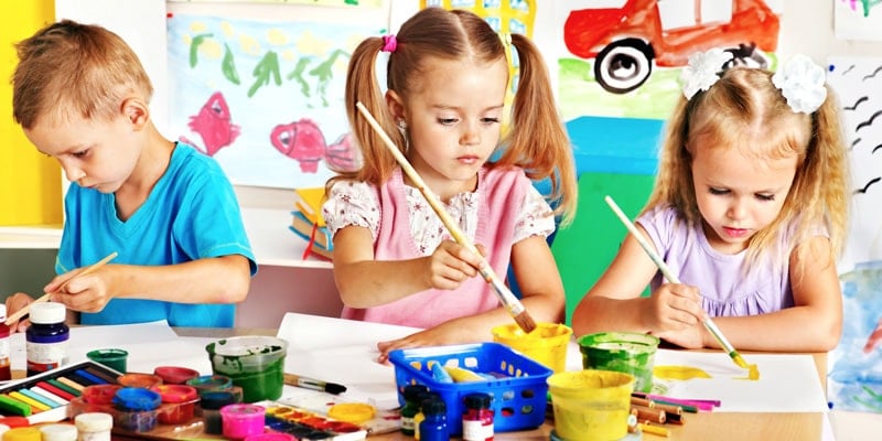 kids-painting-doing-arts-and-crafts