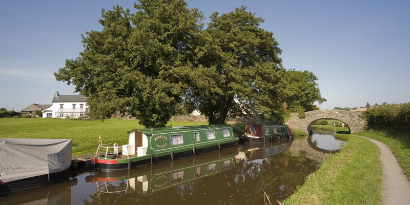 canal boat holidays monmouth-brecon-beacons-canal