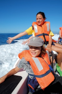 scarlett-and-fin-on-boat-in-azores