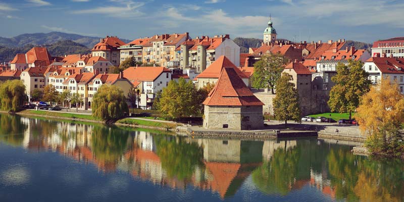 Oct_Slovenia-Tourism-Across-the-River_Maribor