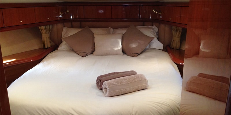 beds-on-board-amana-main-cabin-bedroom