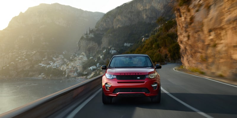 landrover-discovery-sport-driving