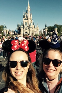 lucy-pares-disney-florida-infront-of-cinderlla-castle