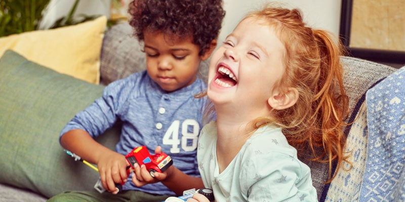 Boy-and-girl-playing-with-lego