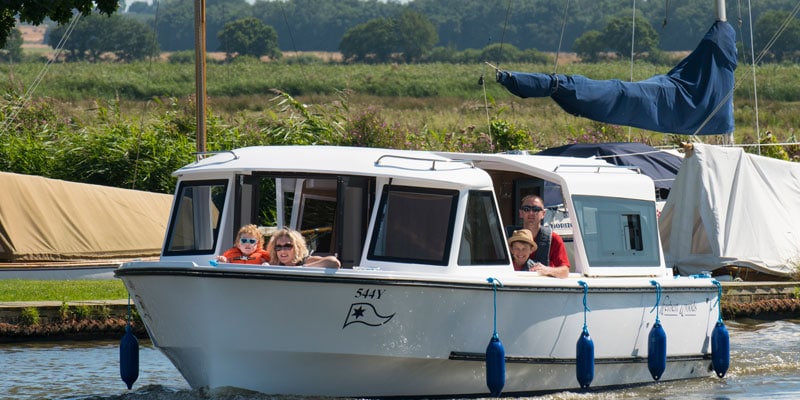 canal-boat-norfolk-Herbert-Woods-Broads-Holiday-Adventures-uk