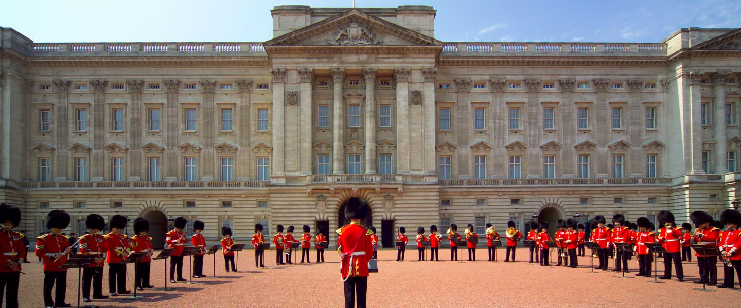 changing-of-the-guard-ceremony-courtyard-buckingham-palace-london-feature