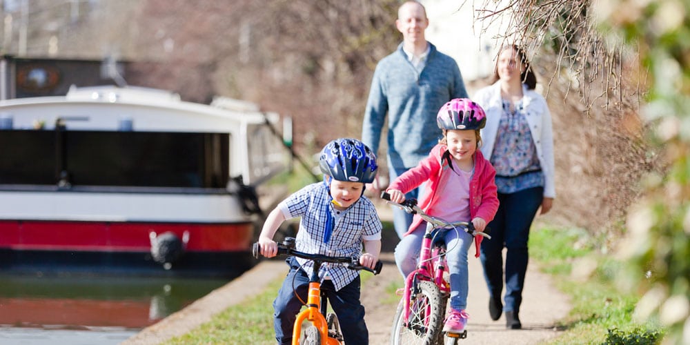free-family-waterside-adventures-Canal-and-River-Trust-Family-Cycling
