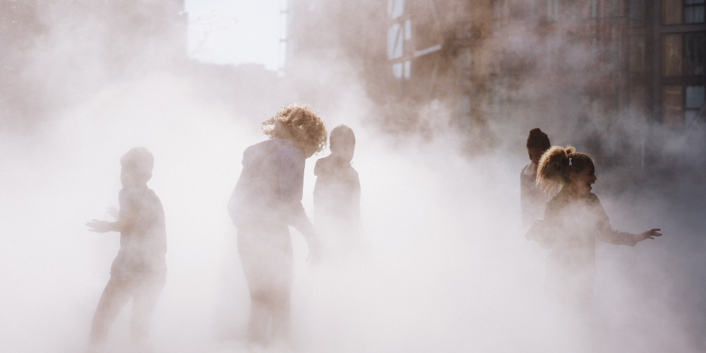 kids-playing-in-fog-tate-modern-london-days-out-family-traveller-2022-doruk-yemenici 
