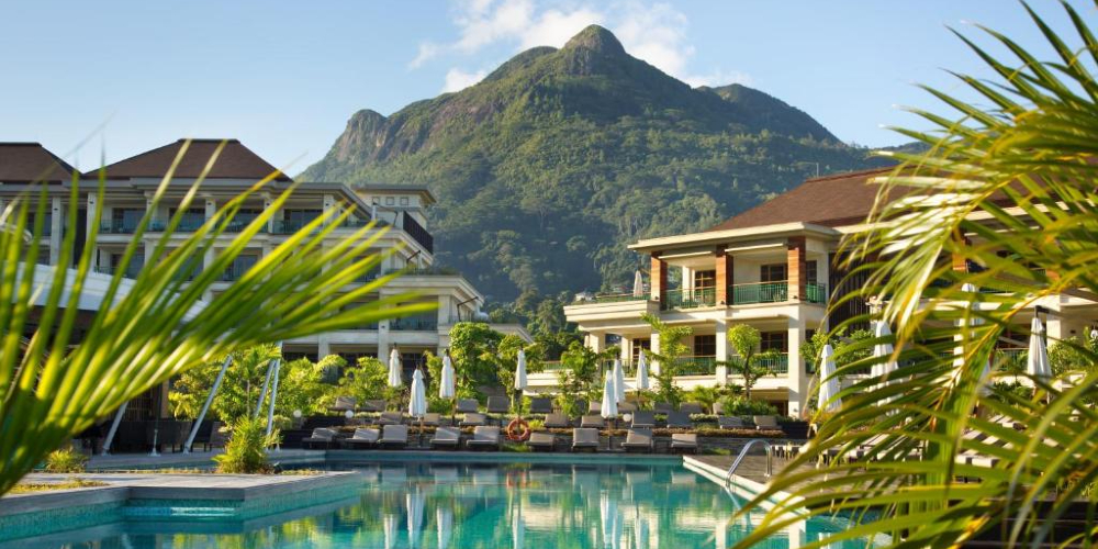 savoy-seychelles-resort-and-spa-beau-vallon-beach-pool-villas-mountain-backdrop-2022