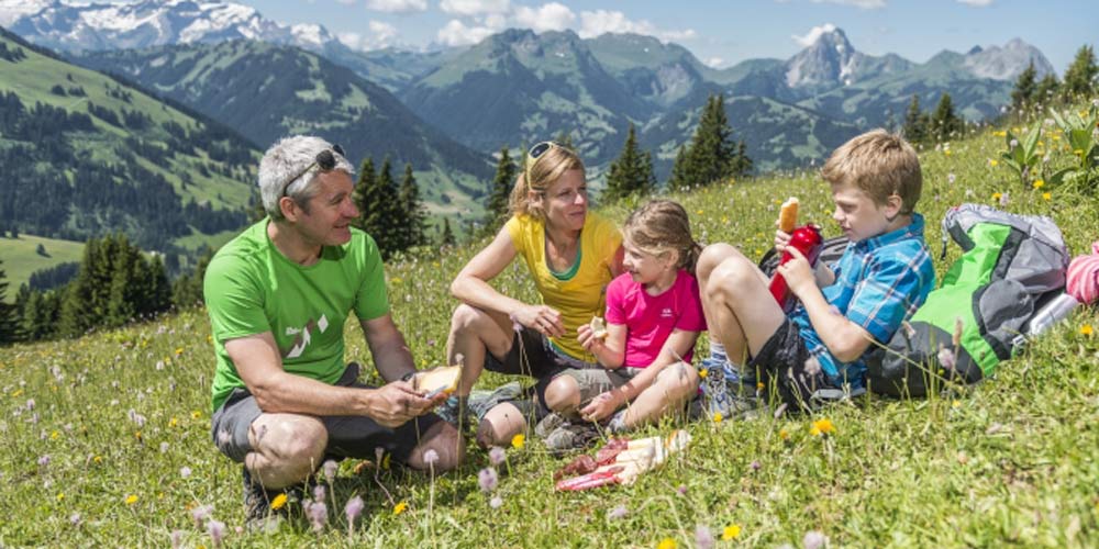 Gstaad family hike