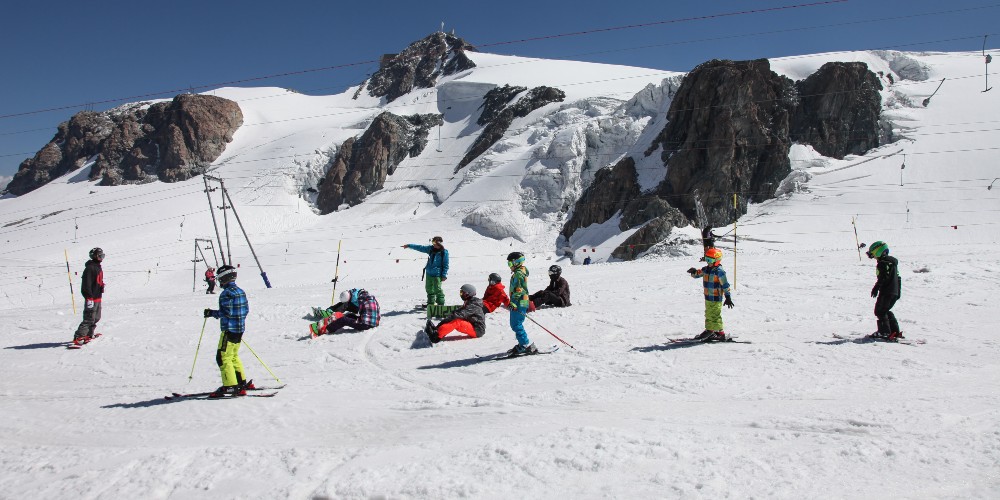 children-skiing-plateau-rosa-sci-estivo-cervinia-italy-credit-enrico-romanzi