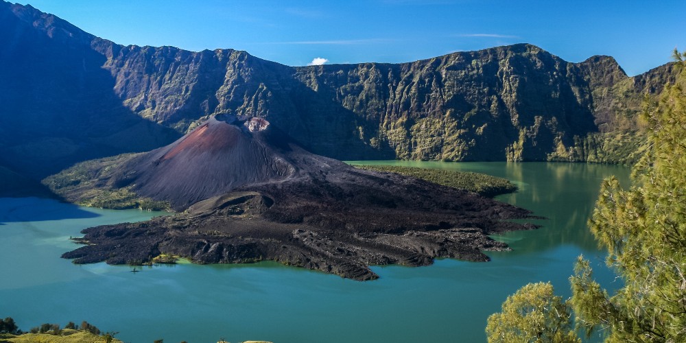 gunung-rinjani-national-park-volcano-bali