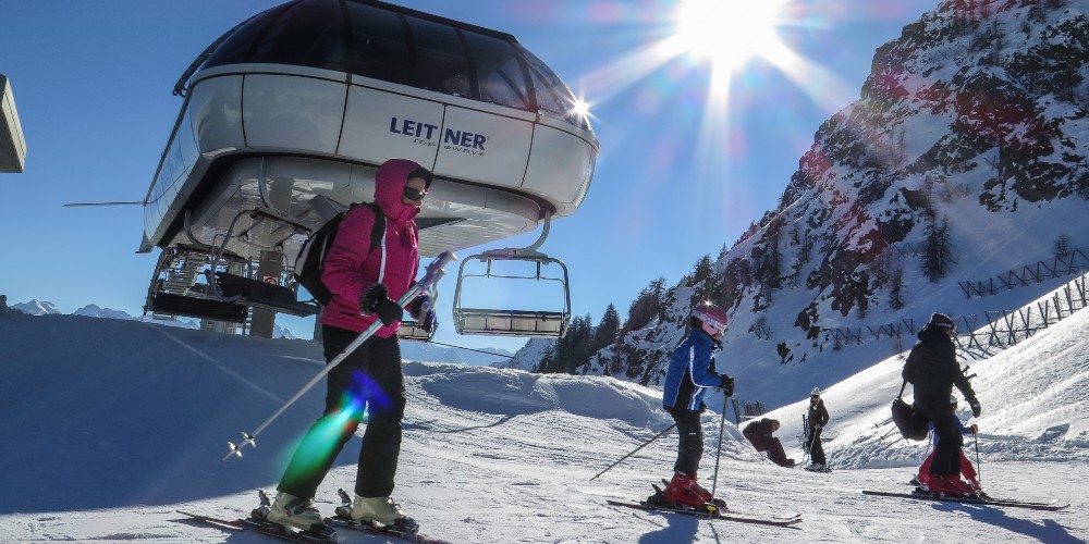 ski-lift-children-skiing-torgnon-italy-credit-enrico-romanzi