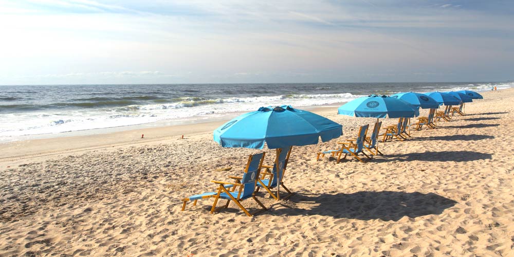 sun-loungers-blue-parasols-carolina-beach