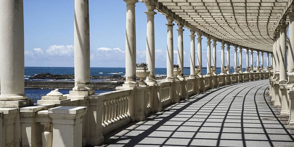 seafront-colonnades-foz-do-douro-portugal