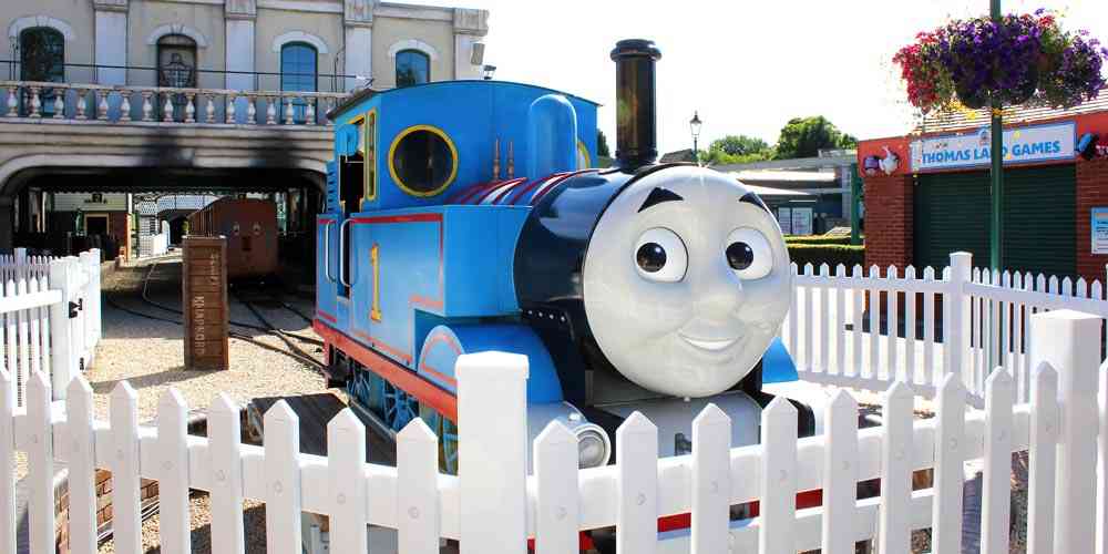 7 UK theme parks you need to take your kids to before they grow up