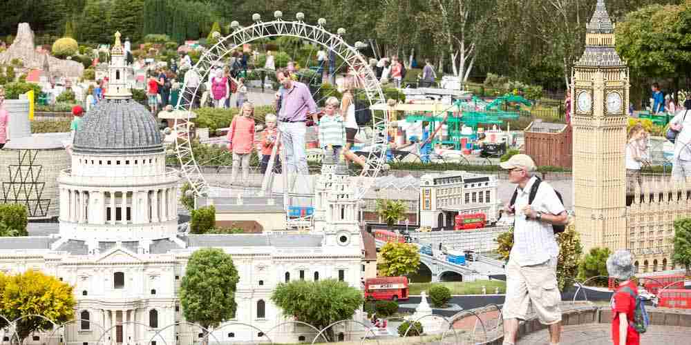 7 UK theme parks you need to take your kids to before they grow up
