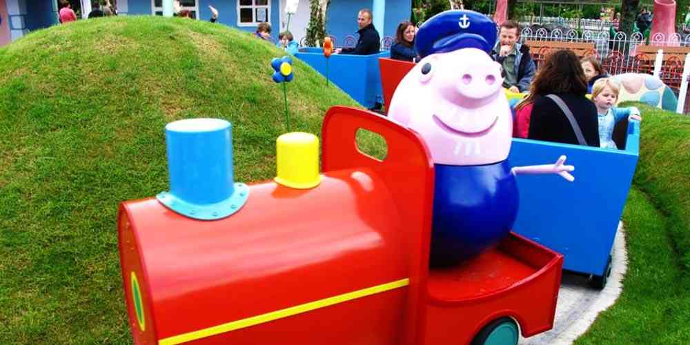 7 UK theme parks you need to take your kids to before they grow up