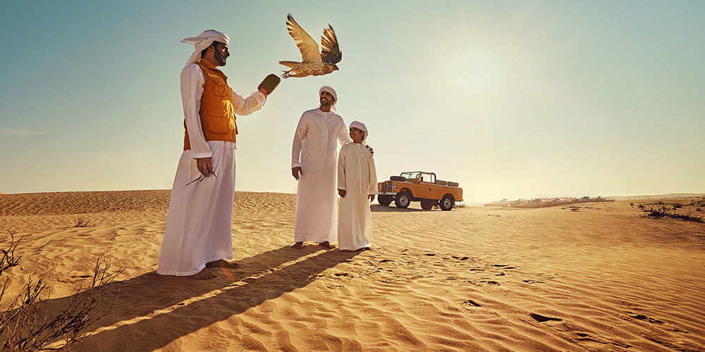 falcon-handlers-with-birds-abu-dhabi-desert