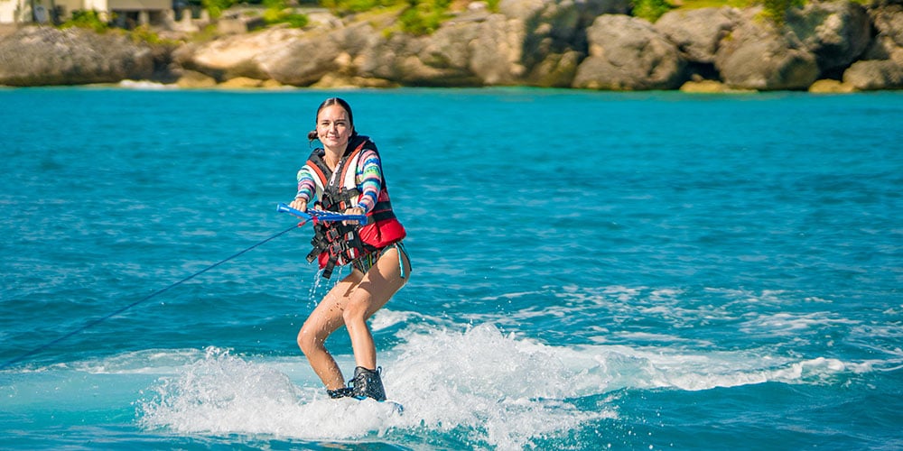 waterskiing-on-barbados-family-vacations